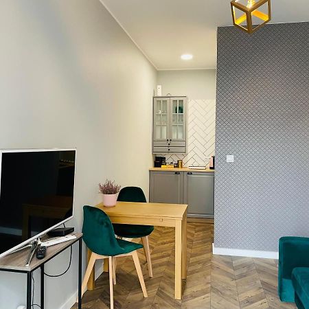 Apartament Z Ogrodkiem I Garazem Poznań Buitenkant foto