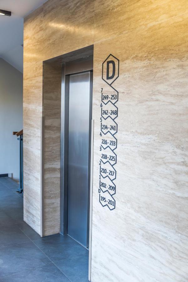Apartament Z Ogrodkiem I Garazem Poznań Buitenkant foto