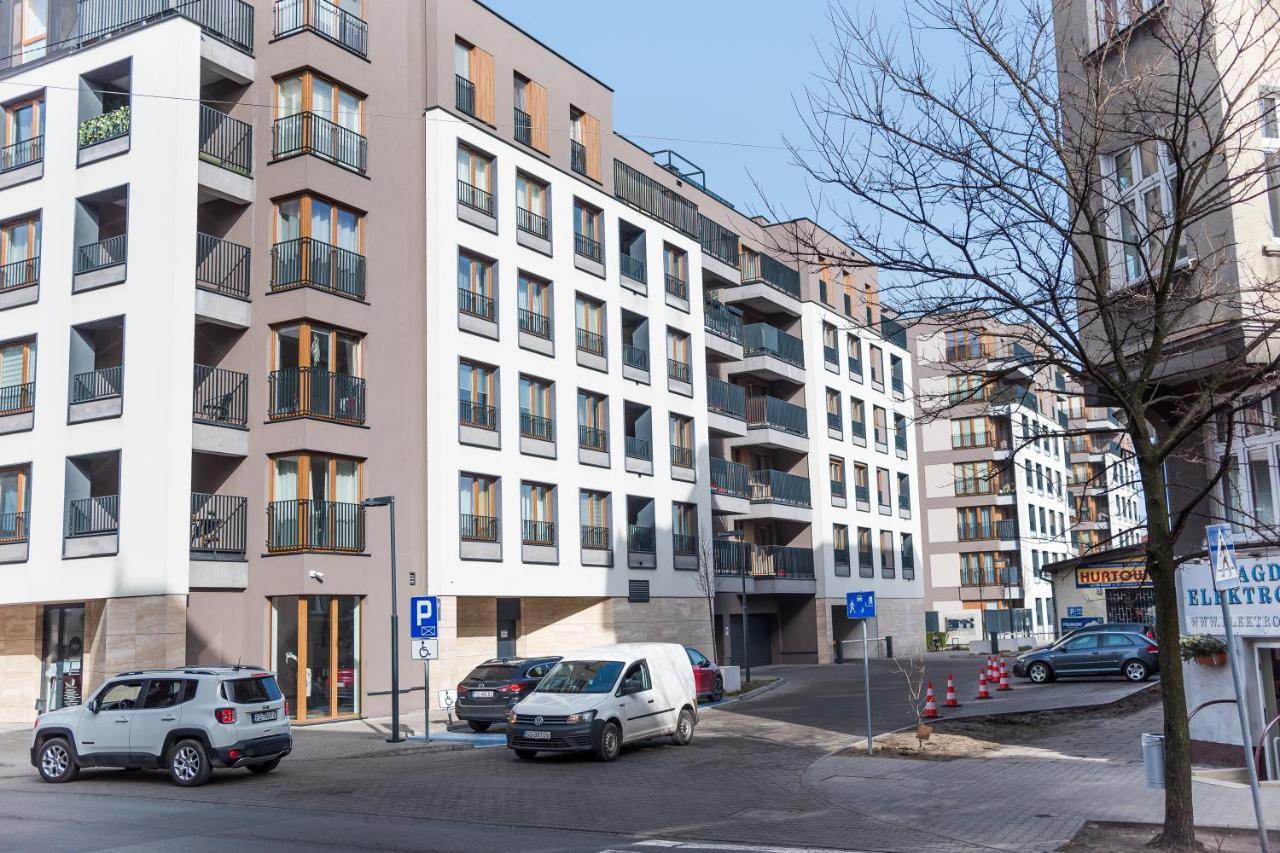 Apartament Z Ogrodkiem I Garazem Poznań Buitenkant foto