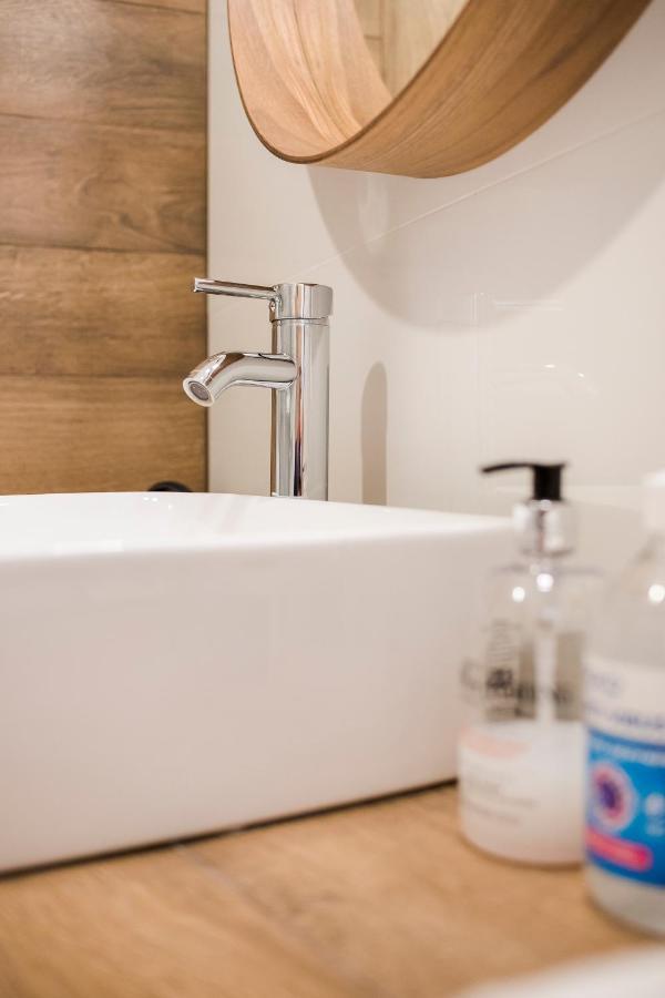 Apartament Z Ogrodkiem I Garazem Poznań Buitenkant foto