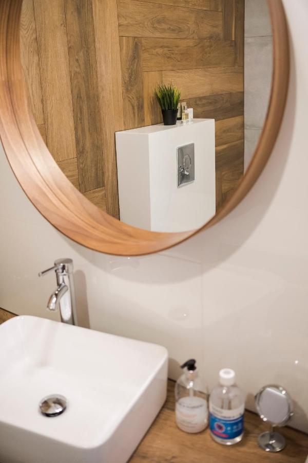 Apartament Z Ogrodkiem I Garazem Poznań Buitenkant foto