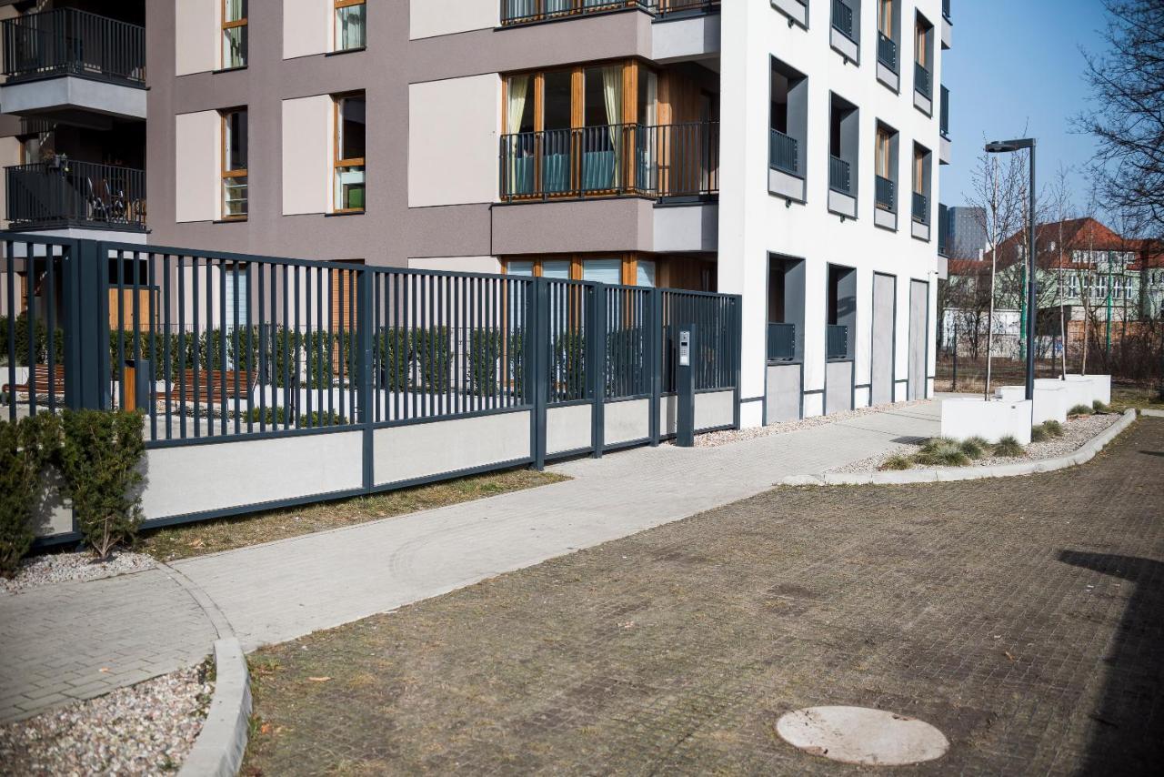Apartament Z Ogrodkiem I Garazem Poznań Buitenkant foto
