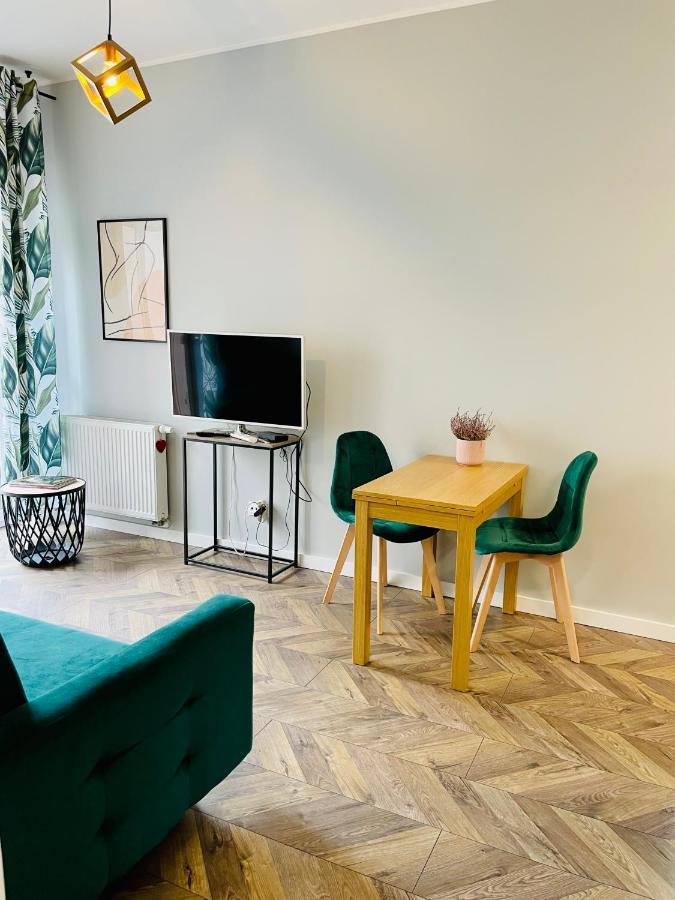 Apartament Z Ogrodkiem I Garazem Poznań Buitenkant foto